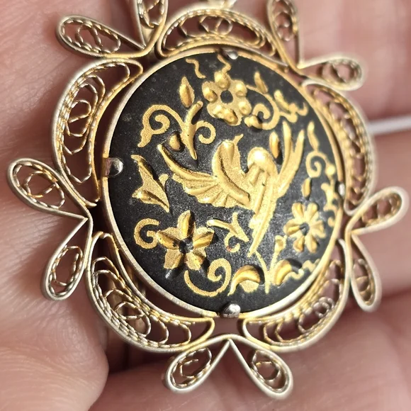 Relisted - Vintage Damascene pendant bird gold tone black - Picture 9 of 9